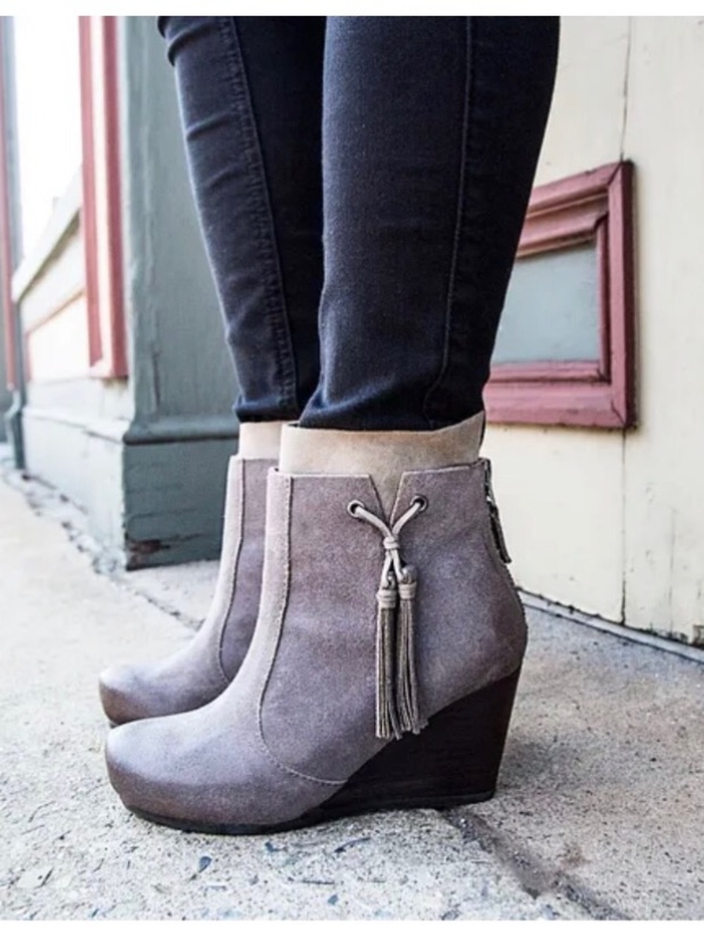 OTBT Vagray Suede Wedge Ankle Boots with Tassel in Dust Grey Size 6.5